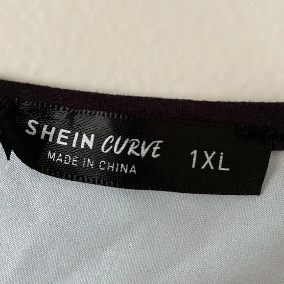 Graphic Ringer Tee💙🖤 - Picture 3 of 3